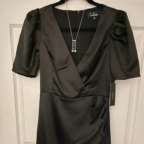 NWT Lulus Black Satin Dress Size Small & Bonus Dangling CZ Silvertoned Necklace - Picture 1 of 3